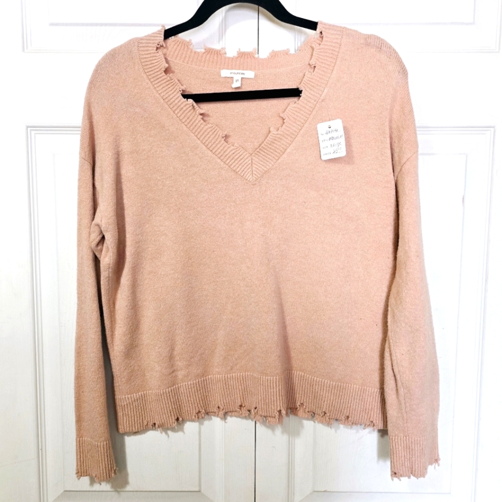 MAURICES Women's Size Large Blush Pink Distressed Cropped V-neck Sweater
